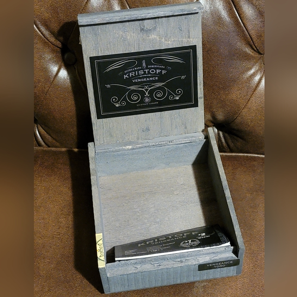 Empty Cigar Box - Picture 7 of 8